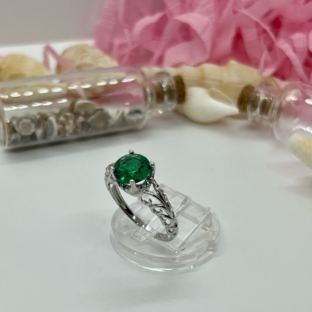 Pretty 925 Silver Swirl Design Emerald and Clear CZ Ring for women.R